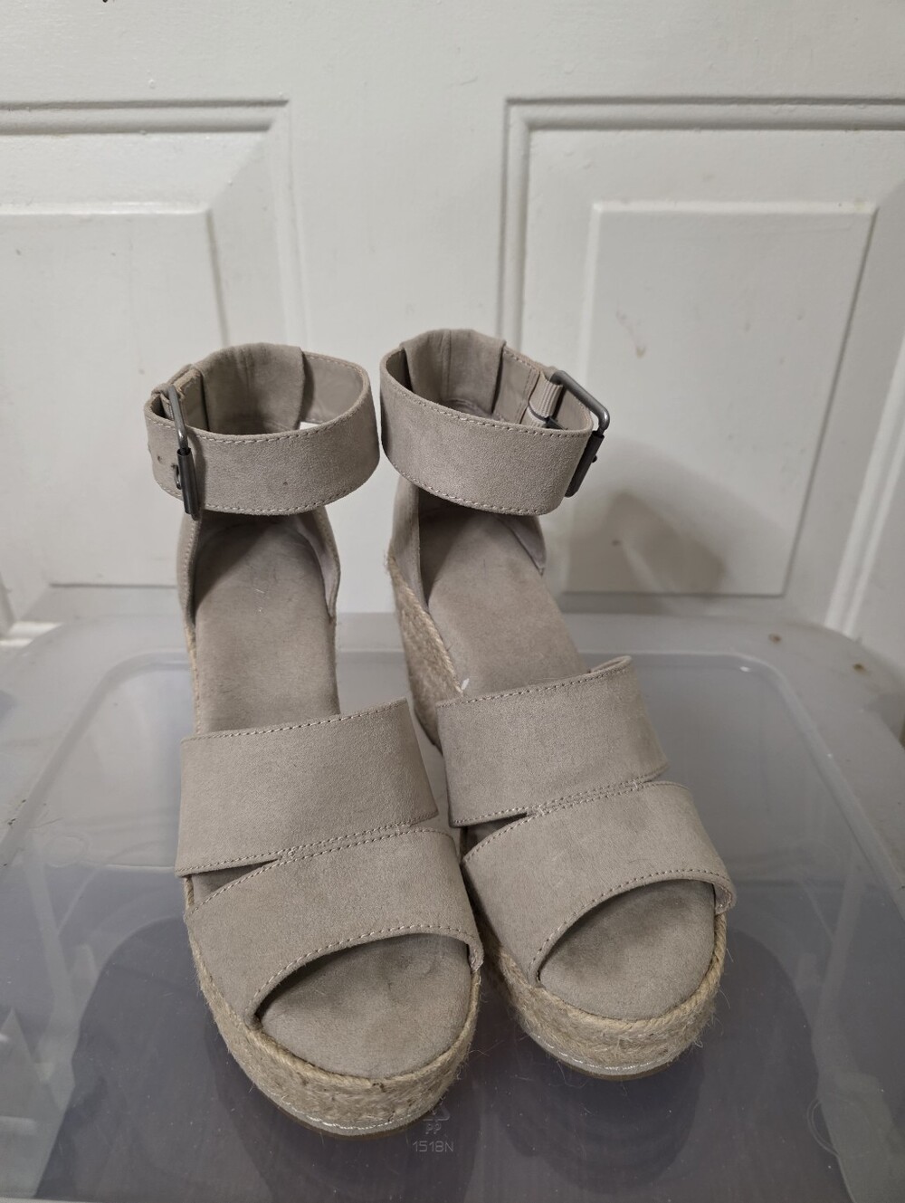 Universal Threads Womens Taupe Suede  Wedge Sandals‎ with Ankle Strap Size 7